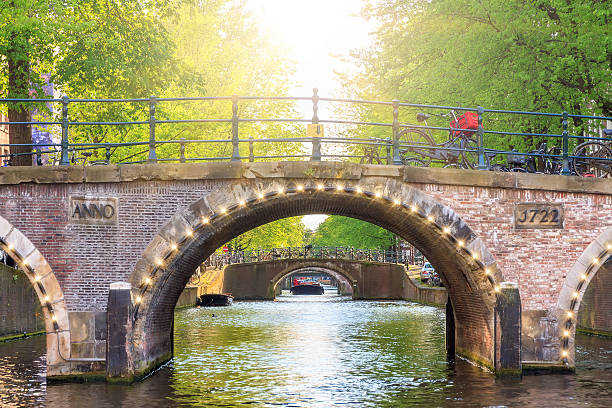Spring light bridge Beautiful lights on the bridges over the UNESCO world heritage canals in Amsterdam jordaan amsterdam stock pictures, royalty-free photos & images