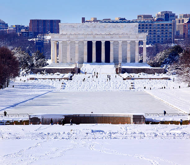 istock Lincoln Memorial After Snow Washington DC 498104931