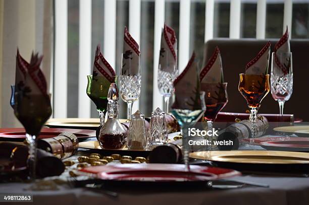 Lugar De Navidad Mesa Foto de stock y más banco de imágenes de Banquete - Banquete, Celebración religiosa, Cena