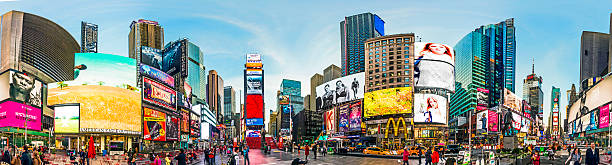 persone a volte quadrato di prima mattina luce - times square night broadway new york city foto e immagini stock