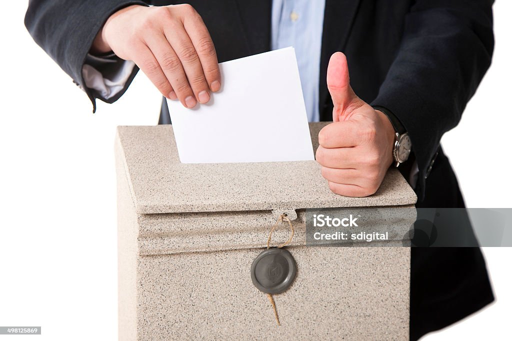 パッティングレターのメールボックスの労働者を示す親指を立てるのジェスチャー - メールボックスのロイヤリティフリーストックフォト
