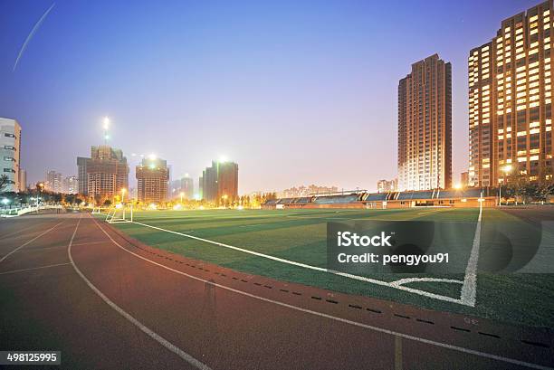 Die Schulegebäude Stockfoto und mehr Bilder von Fußballplatz - Fußballplatz, Universität, Chengdu