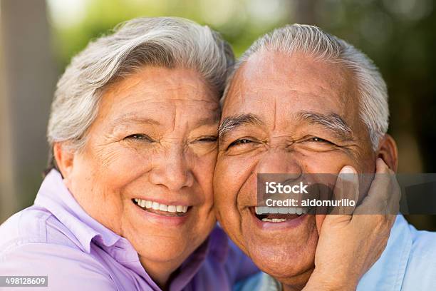 Foto de Hispânica Sênior Casal Rindo e mais fotos de stock de 70 anos - 70 anos, Adulto, Alegria