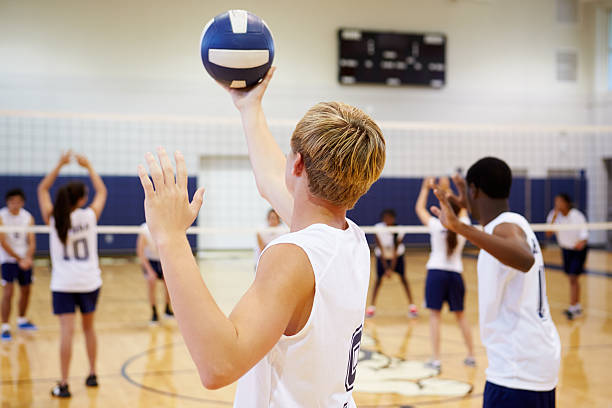 школа волейбол совпадение в спортзал - sport volleyball high school student teenager стоковые фото и изображения