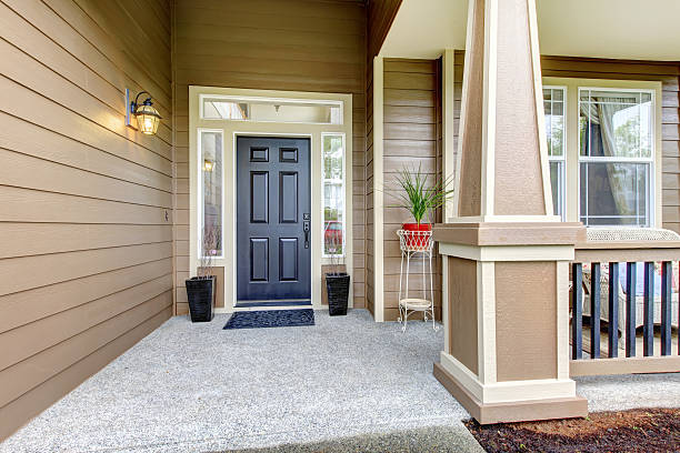 istock Entrance porch with columns 498130427