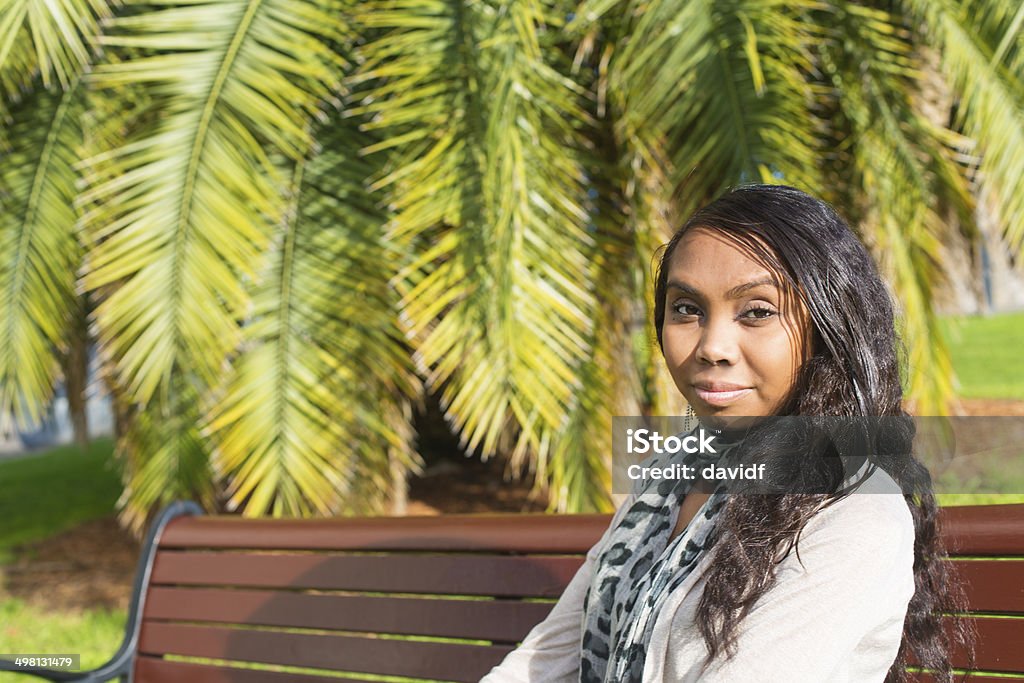 Aborigeno donna moderna - Foto stock royalty-free di Cultura aborigena australiana