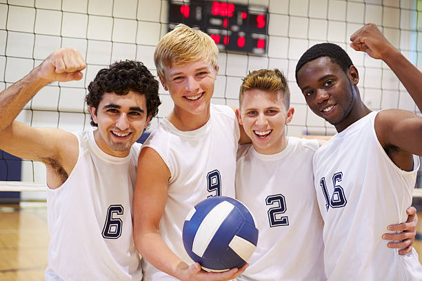 члены студенты средней школы волейбол команды - sport volleyball high school student teenager стоковые фото и изображения