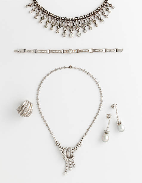 preziose gioielli - gold jewelry earring bracelet foto e immagini stock