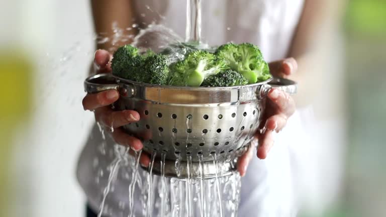 Washing broccoli