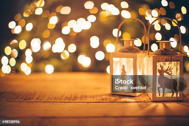 Acogedor Navidad Foto de stock y más banco de imágenes de Navidad - Navidad, Linterna, Vela - Equipo de iluminación