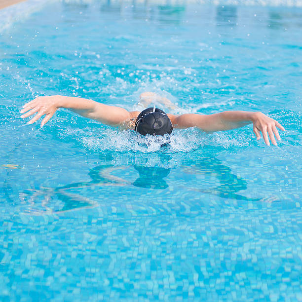 istock Young girl swimming butterfly stroke style 498141536