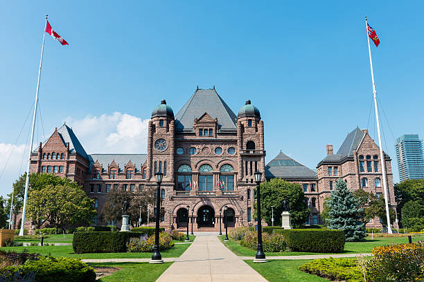 assemblea legislativa dell'ontario in toronto, canada - statue history flag sculpture foto e immagini stock