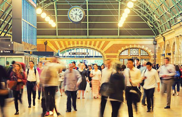 stazione ferroviaria centrale - central train station foto e immagini stock