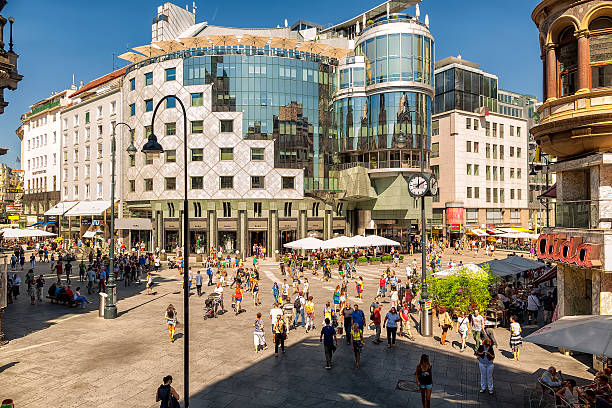 istock Haas-Haus on Stephansplatz in Vienna, Austria. 498173726