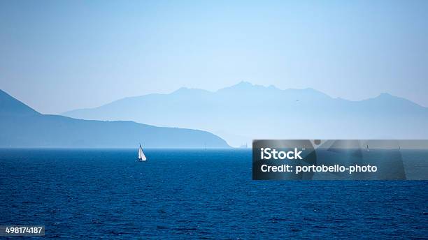 Photo libre de droit de Hazy Elba À Midi banque d'images et plus d'images libres de droit de Fil à plomb - Article de pêche - Fil à plomb - Article de pêche, Brouillard, Brume de chaleur