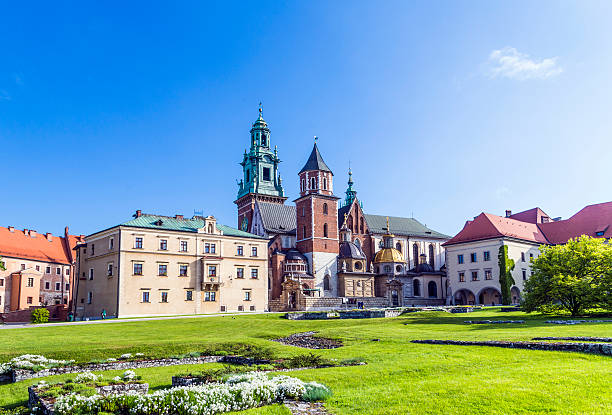 Wawel castle with blue sky and white clouds Wawel castle on sunny day with blue sky and white clouds, Krakow, Poland wawel cathedral stock pictures, royalty-free photos & images