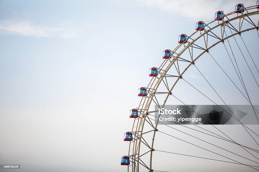 Grande roue et ciel bleu - Photo de Activité de loisirs libre de droits