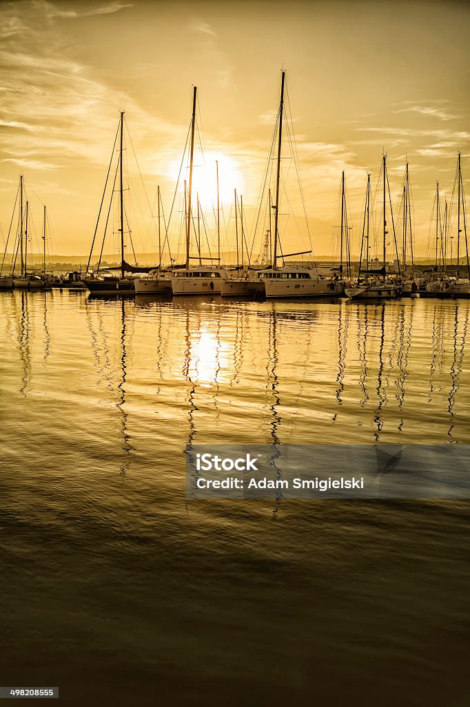 Barcos à vela no pôr do sol - Foto de stock de Mar royalty-free