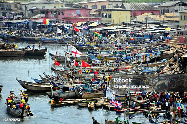 Foto de Gana Elmina Mercado Dia No Dubai Creek e mais fotos de stock de Accra - Accra, Aldeia, Bandeira