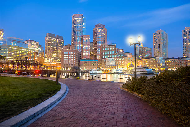 보스턴 고층건물이 aglow 전에 썬라이즈 - boston skyline panoramic boston harbor 뉴스 사진 이미지