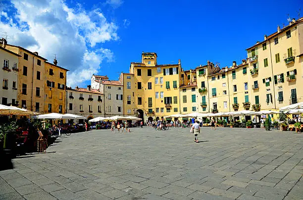 Piazza Anfiteatro in central Lucca, surrounded by little restaurants and cafe's, popular by tourists in the city. The place is also known as Piazza del Mercator. It is based on an old roman amphitheater.