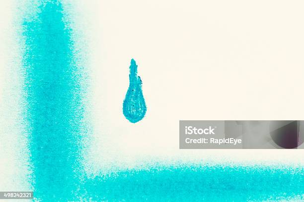 Пастельный Рисунок Из Безрукавка Droplet In Blue О Sketchbook — стоковые фотографии и другие картинки Альбом для рисования