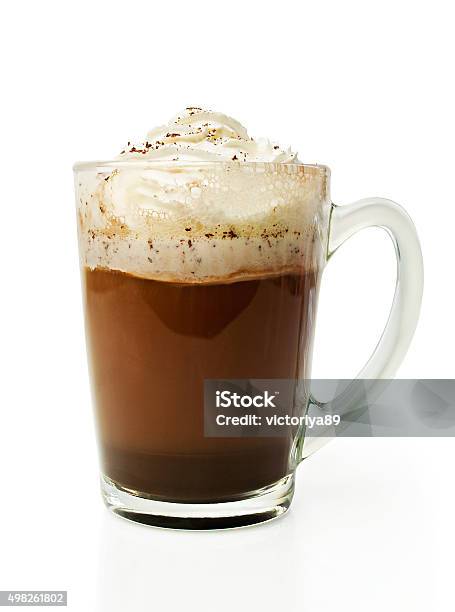 Heiße Schokolade Mit Schlagsahne In Ein Glass Bowl Stockfoto und mehr Bilder von Kakao - Heißes Getränk - Kakao - Heißes Getränk, Kaffee - Getränk, Weißer Hintergrund