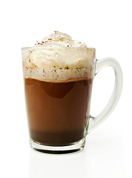 chocolate quente com chantilly em uma tigela de vidro - hot chocolate latté coffee cappuccino imagens e fotografias de stock