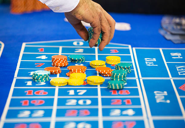 juegos de azar - roulette table fotografías e imágenes de stock