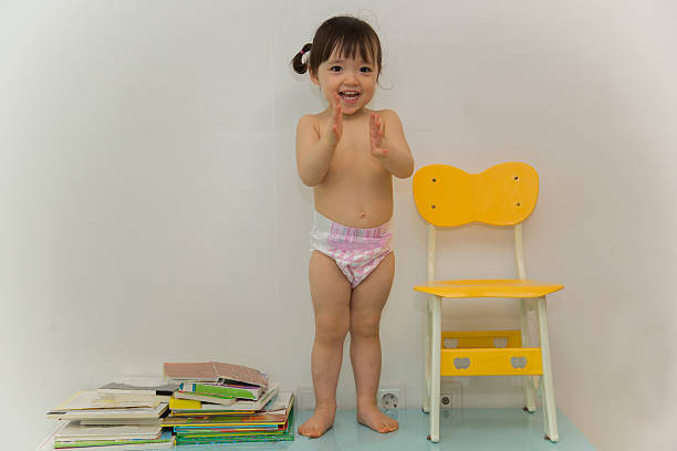 bambino di pannolini - korea child baby asian culture foto e immagini stock