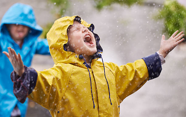 they love the rain - regen stockfoto's en -beelden