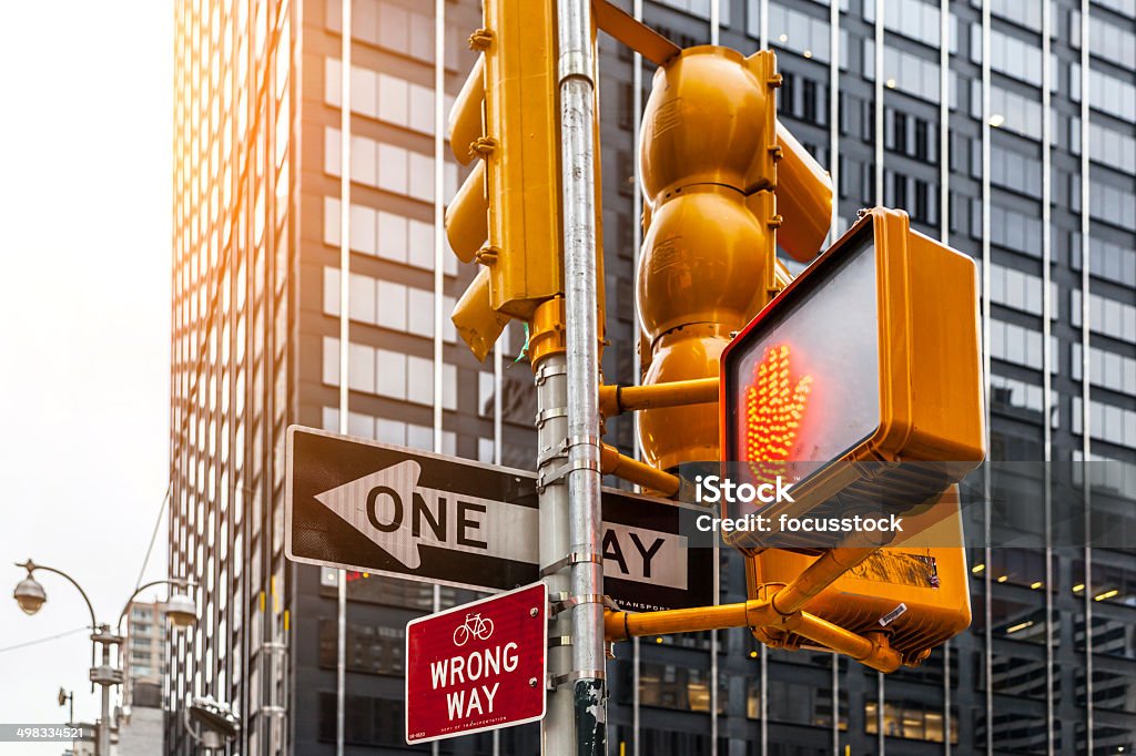 ウォークのないニューヨークの交通標識 - ニューヨーク州のロイヤリティフリーストックフォト