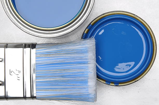 istock Top view of blue paint can with brushes 498335436