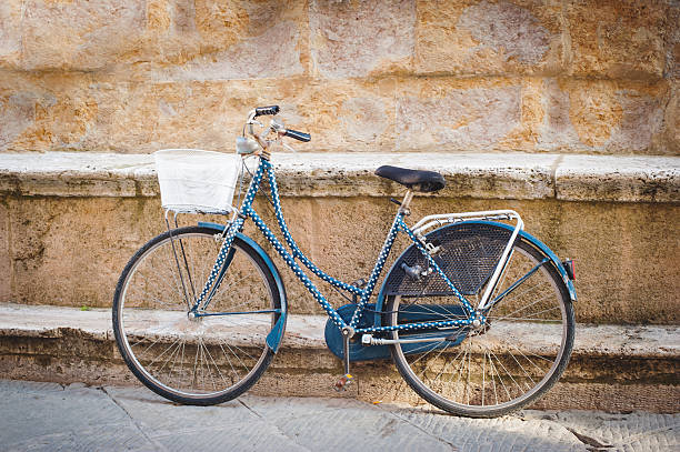 istock Alleging bike against a wall Tuscan monument 498336943