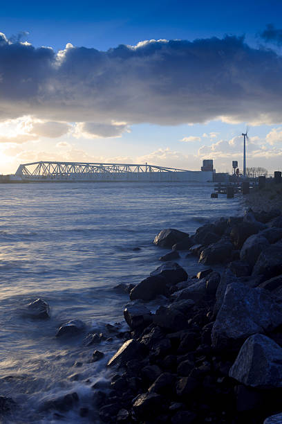 maeslant storm surge barrier in der nähe von rotterdam - nieuwe waterweg stock-fotos und bilder