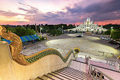 wat-asokaram-tempel-in-der-provinz-samutprakarn-thailand-zwei-einzelbetten.jpg?b=1&s=170x170&k=20&c=Os2C9uDsoKRh9mC8NrCqjB2-2Njkw-dktc-fy74fKVk=