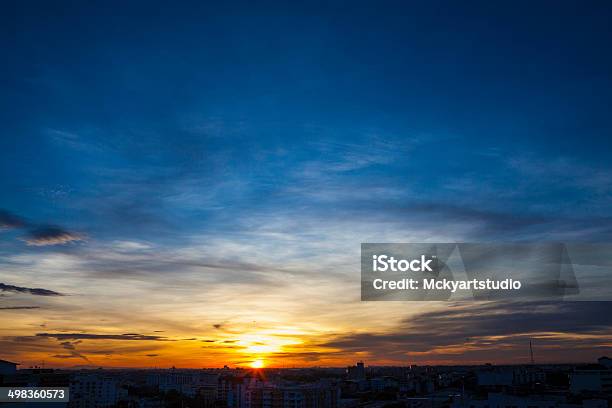 Sonnenaufgang Himmel In Bangkok Thailand Stockfoto und mehr Bilder von Abenddämmerung - Abenddämmerung, Architektur, Asien