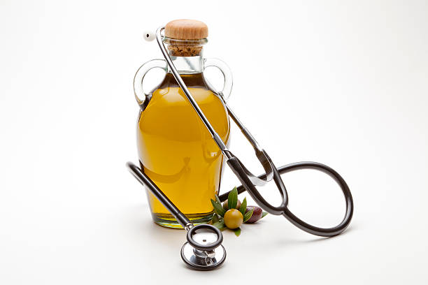 оливкового масла полезен для здоровья - cruet стоковые фото и изображения