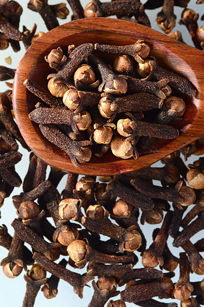 istock clove in spoon isolated on a white background 498377512