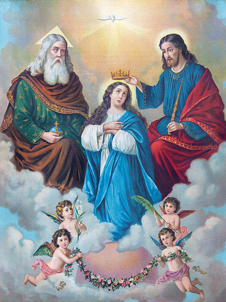 typische katholische bild von krönung der jungfrau maria - virgin mary stock-fotos und bilder