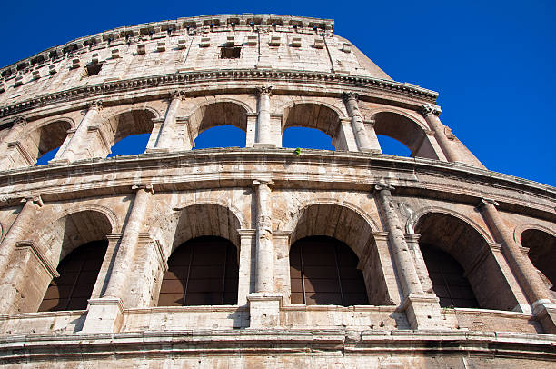 колизей в риме, италия. - grass architectural detail architecture and buildings flavian стоковые фото и изображения