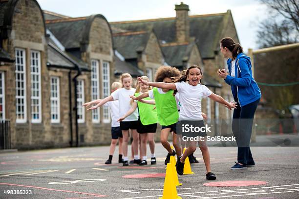 学校のスポーツレッスン - 子供のストックフォトや画像を多数ご用意 - 子供, 教育, イギリス