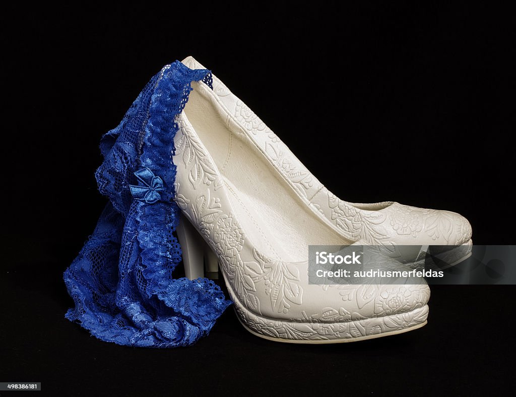 Pierwsza noc po ślub Podwiązka i parę bridal buty - Zbiór zdjęć royalty-free (Neutralne tło)