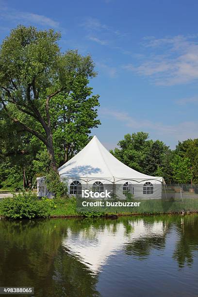 Besondere Veranstaltung Canopyzelt Mit Wasser Reflexion Stockfoto und mehr Bilder von Festzelt
