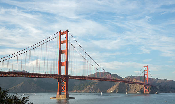 istock Golden-Gate Bridge in wispy skies 498407312