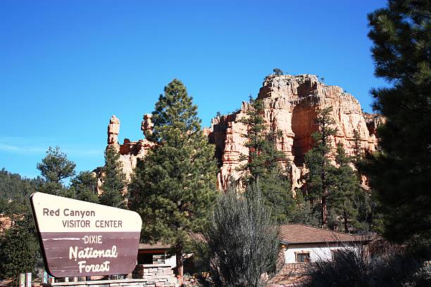 Visitor Center Red Canyon Visitor Center Dixie National Forest, Utah Visitor Center Red Canyon Visitor Center Dixie National Forest, Utah USA barron gorge national park stock pictures, royalty-free photos & images