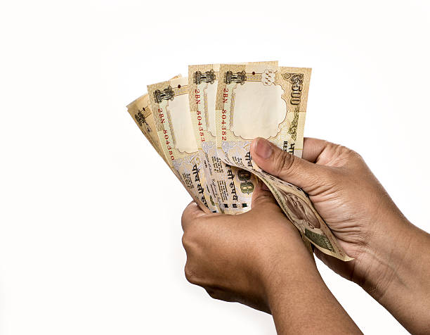 istock cash in hand 498427839