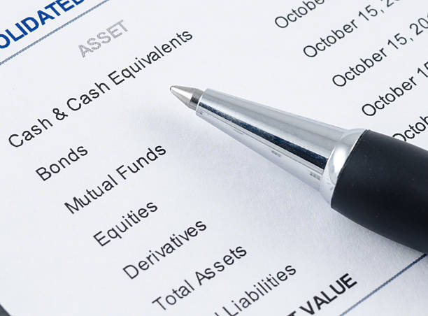 istock pen on the portfolio investment 498429191