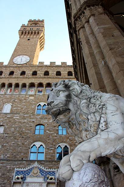 istock firenze - palazzo vecchio and lion 498432784