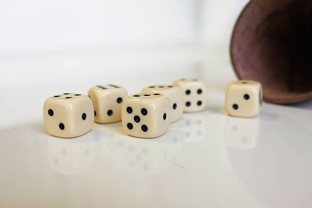 istock Spiel becher wuerfel dice number game play 498434230